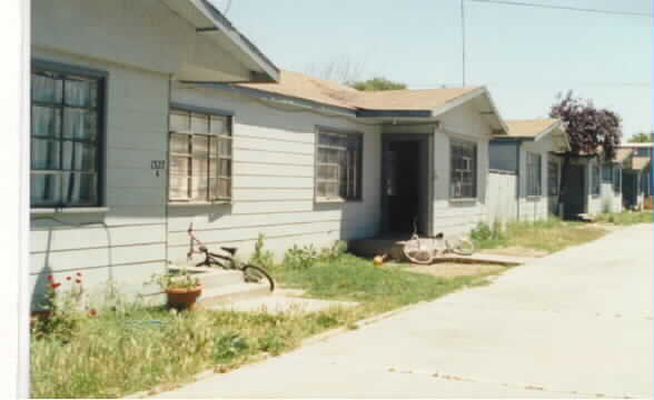 1327 Mono Dr in Modesto, CA - Foto de edificio - Building Photo