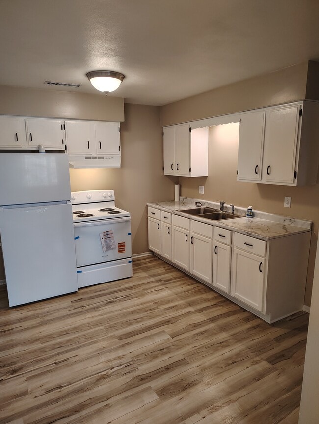 1353 N 2nd St, Unit 4 in Chillicothe, IL - Building Photo - Building Photo