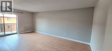 3900 Wyandotte St E in Windsor, ON - Building Photo - Building Photo