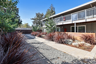 550 N Fairoaks Ave in Sunnyvale, CA - Building Photo - Building Photo