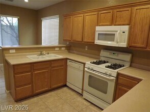 7983 Cook Islands Ct in Las Vegas, NV - Building Photo - Building Photo