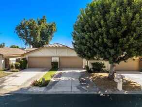 186 Gran Via in Palm Desert, CA - Building Photo - Building Photo