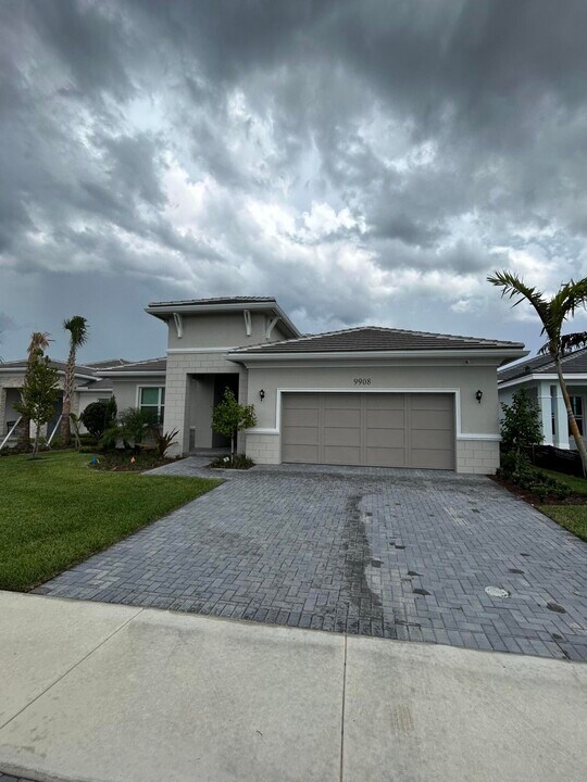 9908 Timber Crk Wy in Palm Beach Gardens, FL - Building Photo