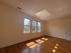 719 Otis Pl NW, Unit Upstairs in Washington, DC - Building Photo - Building Photo