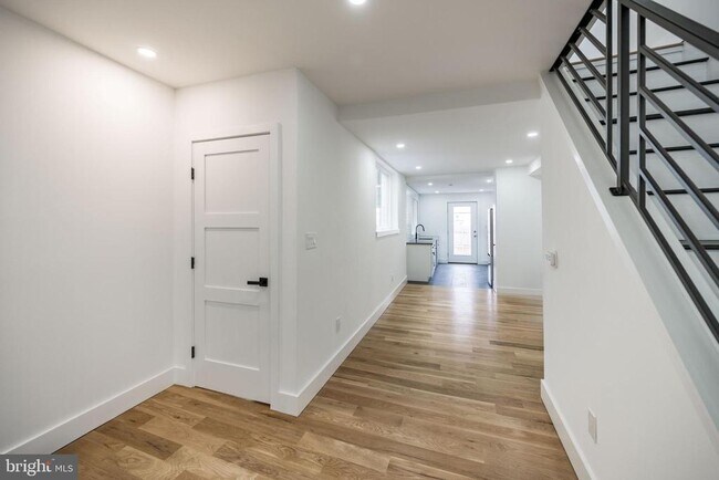 2009 E Cumberland St in Philadelphia, PA - Building Photo - Building Photo