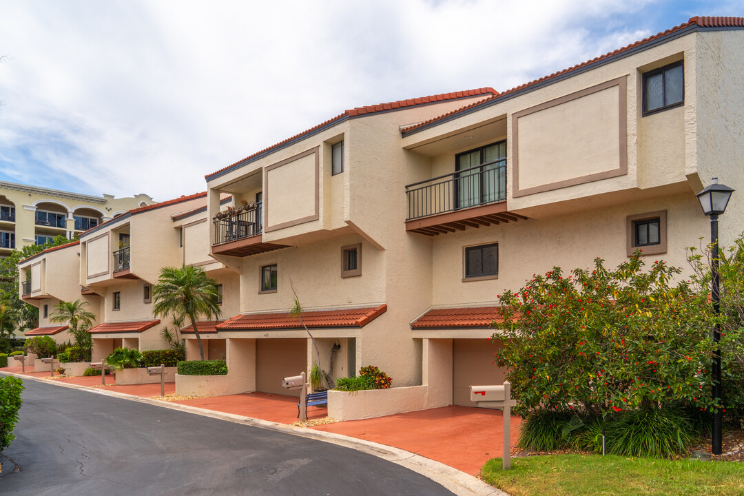 The Village in Clearwater Beach, FL - Foto de edificio