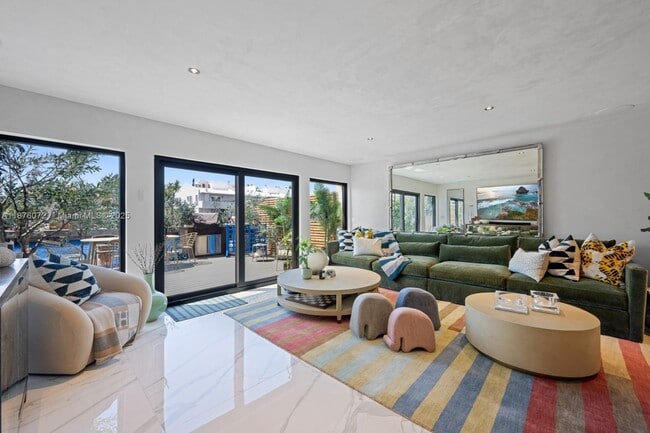 3904 NE 167th St in North Miami Beach, FL - Building Photo - Building Photo