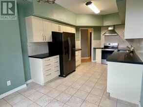 77 Beresford Dr in Richmond Hill, ON - Building Photo - Building Photo