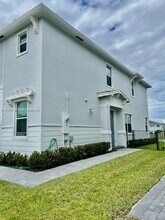 669 SE Lk Fls St in Port St. Lucie, FL - Building Photo - Building Photo