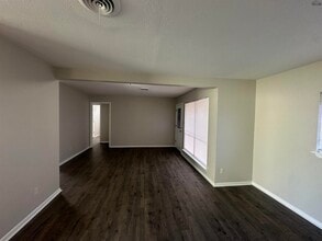 910 Van Horn St in Iowa Park, TX - Building Photo - Building Photo