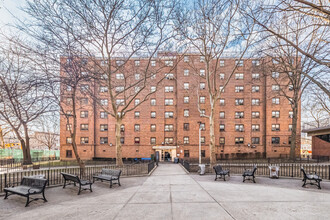 60 Kingsland Ave in Brooklyn, NY - Foto de edificio - Building Photo