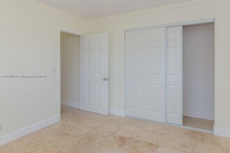 5520 Hayes St in Hollywood, FL - Building Photo - Building Photo