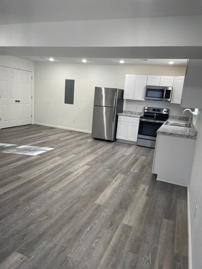 409 E Doxey St in Strafford, MO - Building Photo - Building Photo