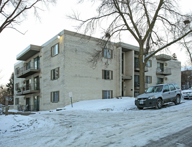 756 Hall Apartments in St. Paul, MN - Building Photo - Building Photo