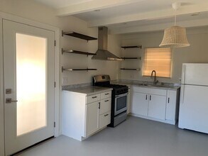 222 Gull St, Unit Lower in Manhattan Beach, CA - Building Photo - Building Photo