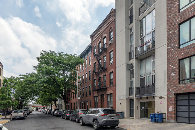 100 Clay St in Brooklyn, NY - Foto de edificio - Building Photo