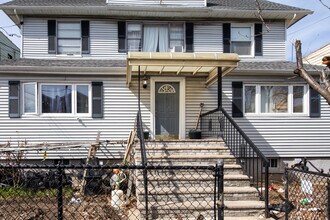 38 Bay 35th St in Brooklyn, NY - Foto de edificio - Building Photo