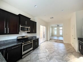 1024 Matthews Run Way in Roseville, CA - Building Photo - Building Photo