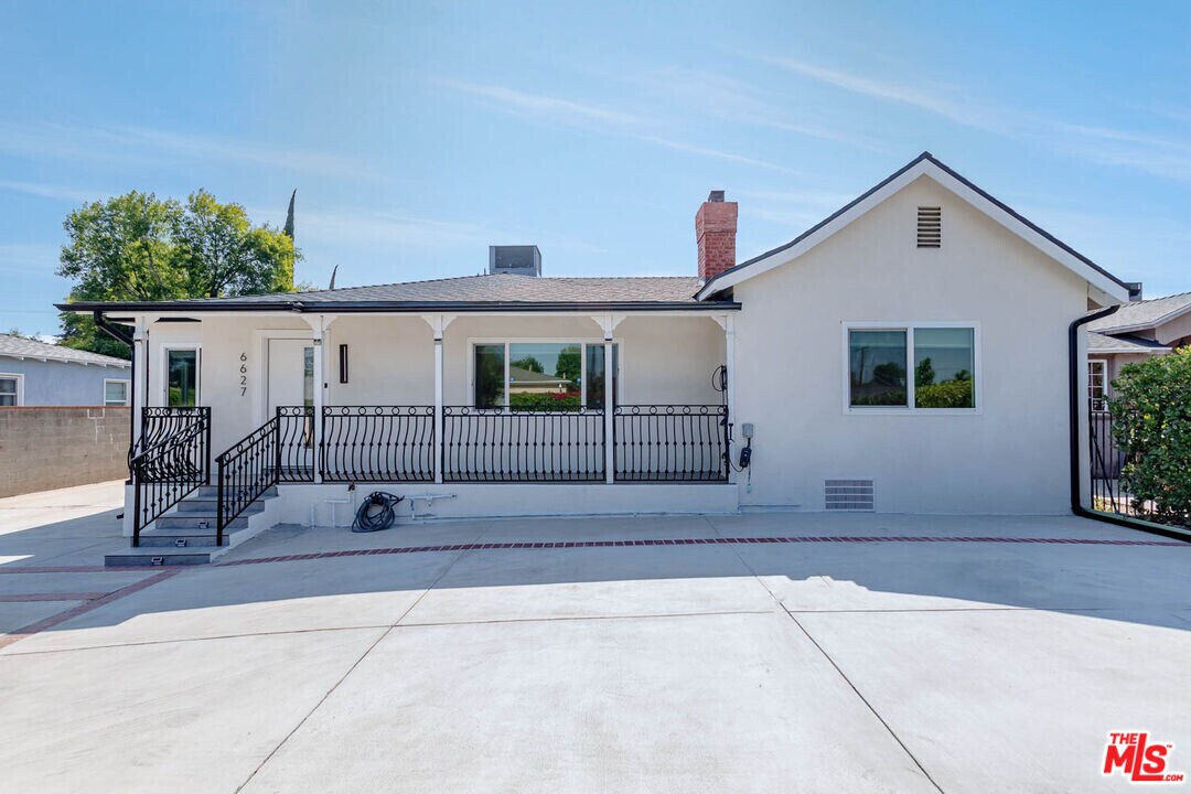 6627 Ranchito Ave in Los Angeles, CA - Building Photo