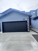 7729-174A 174A Ave NW in Edmonton, AB - Building Photo - Building Photo