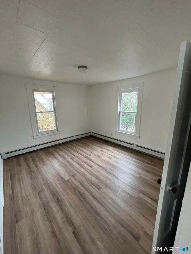 11 Roosevelt Ave in Plymouth, CT - Building Photo - Building Photo