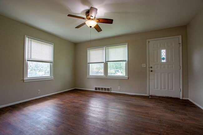 6166 Karen St in Omaha, NE - Building Photo - Building Photo