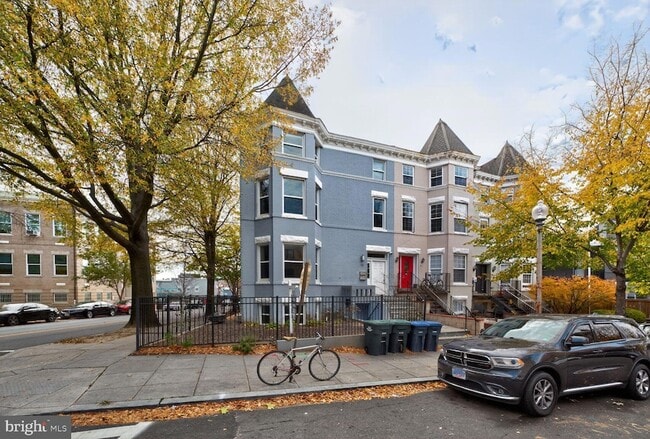 property at 15 S St NE