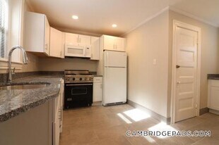 9 Upland Rd, Unit 4 in Cambridge, MA - Building Photo