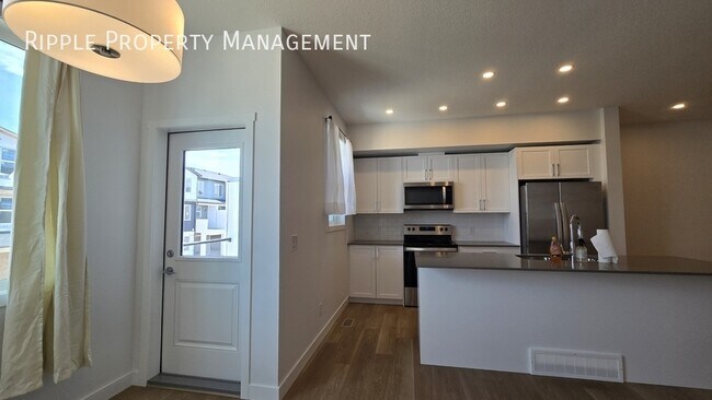 65 Belvedere Point SE in Calgary, AB - Building Photo - Building Photo