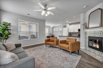 411 W St Elmo Rd in Austin, TX - Building Photo - Building Photo