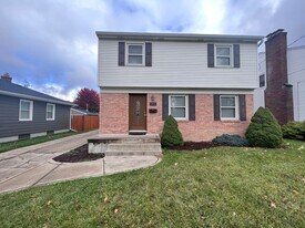 1831 Crescent Dr NE in Grand Rapids, MI - Building Photo