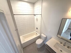 24 Rush St, Unit E in Somerville, MA - Foto de edificio - Building Photo