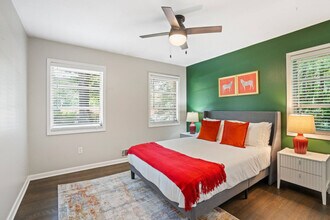 1618 Cooper Lake Rd SE in Smyrna, GA - Foto de edificio - Building Photo