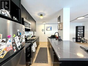 111 Craydon Rd in Whitby, ON - Building Photo - Building Photo