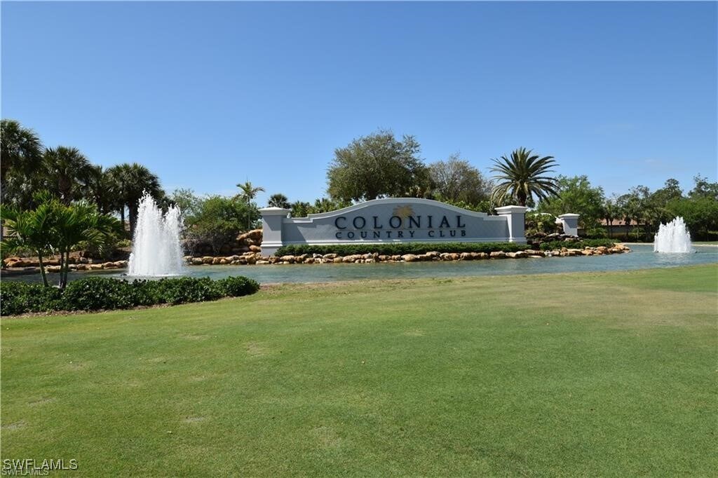 10072 Oakhurst Way in Ft. Myers, FL - Building Photo