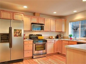 9511 Holly Dr in Everett, WA - Building Photo - Building Photo