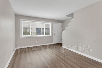 8033 NE Flanders St in Portland, OR - Building Photo - Building Photo