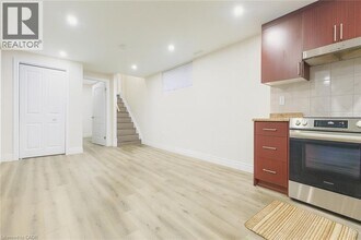 19 Sassafras St in Kitchener, ON - Building Photo - Building Photo