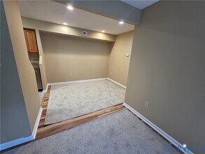 4003 Governors Square in Williamsburg, VA - Foto de edificio - Building Photo