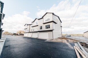 663 E 730 N in Hyrum, UT - Building Photo