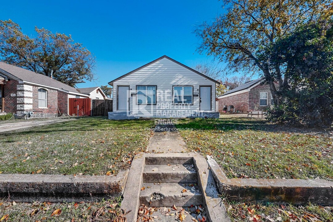 1534 Whitaker Ave in Dallas, TX - Building Photo