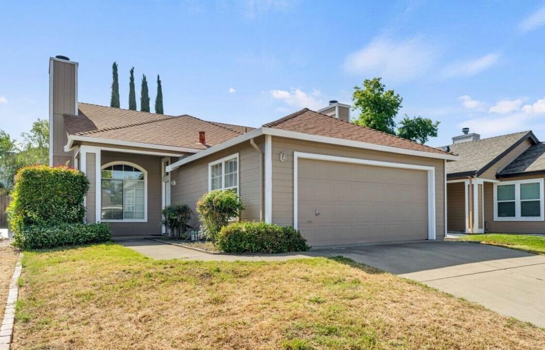 9255 Guillermina Ct in Elk Grove, CA - Building Photo