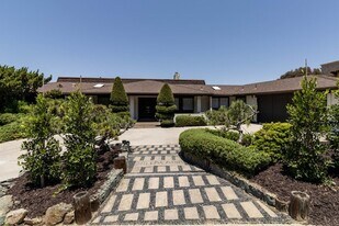 7774 Via Capri in La Jolla, CA - Building Photo