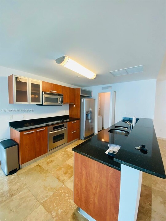 3131 NE 188th St, Unit 1-1106 in Aventura, FL - Building Photo