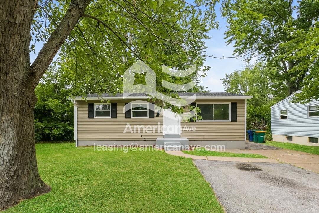 11605 Larimore Rd in St. Louis, MO - Foto de edificio