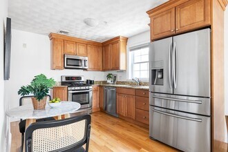 25 Cross St in Somerville, MA - Building Photo - Building Photo