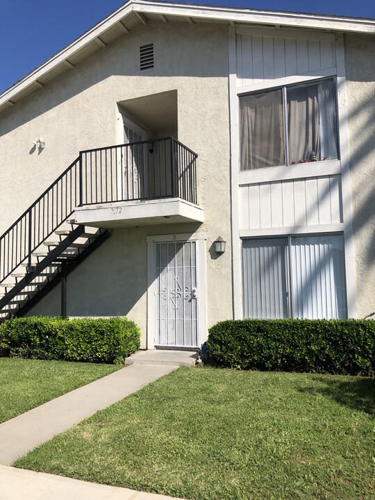 2172 Olive Ave, Unit #B in Long Beach, CA - Foto de edificio