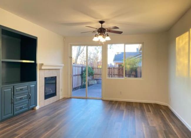 5901 Caddington Way in Sacramento, CA - Building Photo - Building Photo