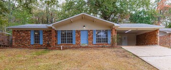 400 Oakhill Cir in Clinton, MS - Building Photo