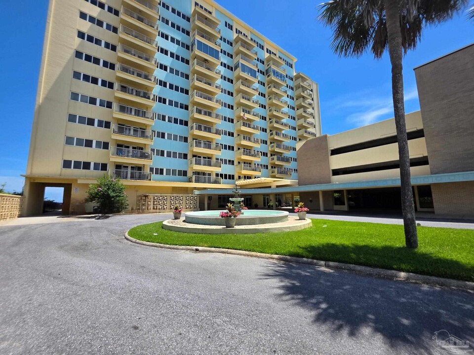 825 Bayshore Dr in Pensacola, FL - Building Photo
